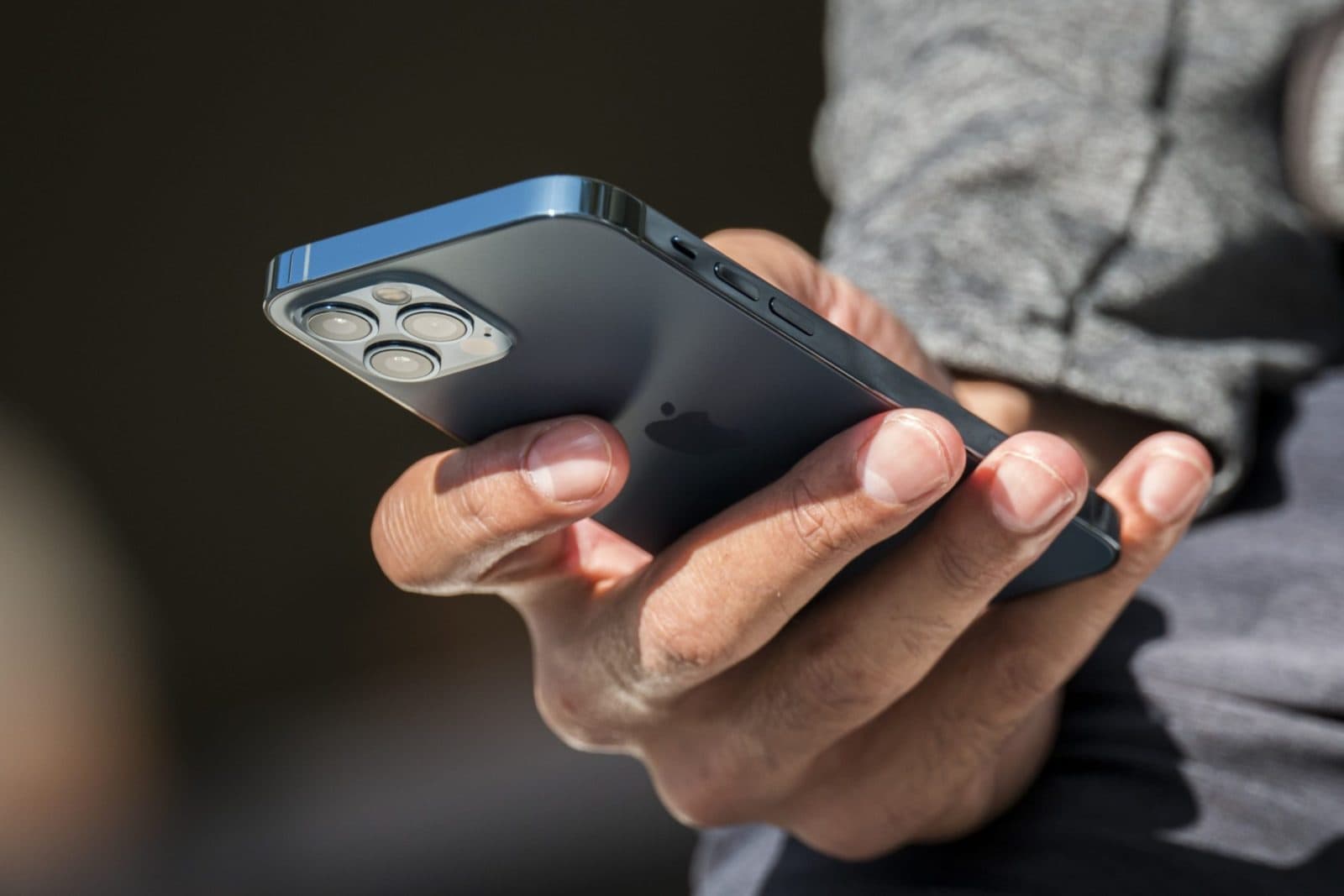 Daily Maverick: At the click of an alert button - Apps that improve your safety game in an emergency cover image